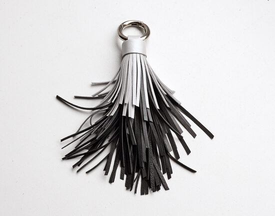 Ādas pušķi somām