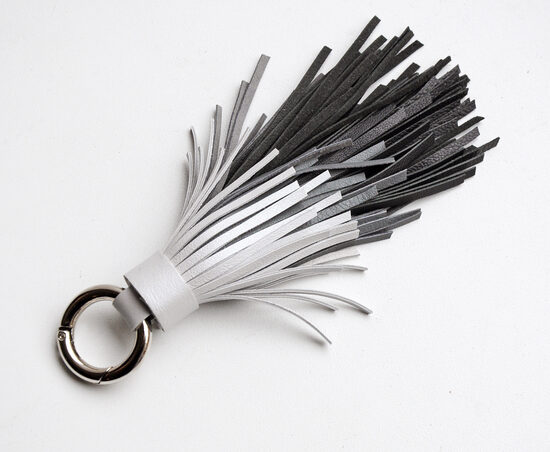 Ādas pušķi somām