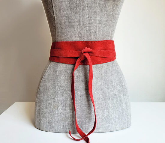 Zamša sasienamā "Obi" josta dažādās krāsāš, 8 cm plata