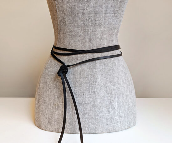 Melna ādas aukla 2,5-5,0 m