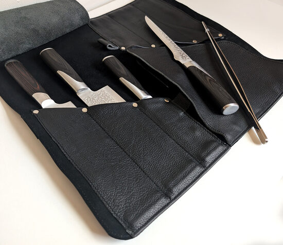 Melns nažu maks 3 dažādos izmēros