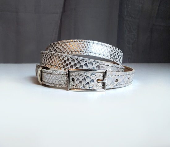 Sudraba ādas josta ar čūskādas rakstu, 1.5 cm plata