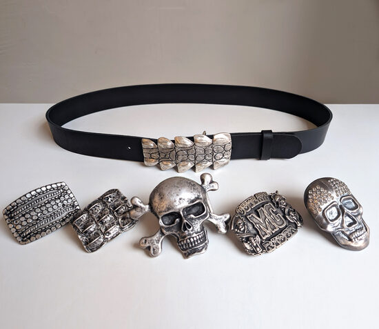 Melna vai brūna ādas josta ar galvaskausa vai krokodila sprādzi
