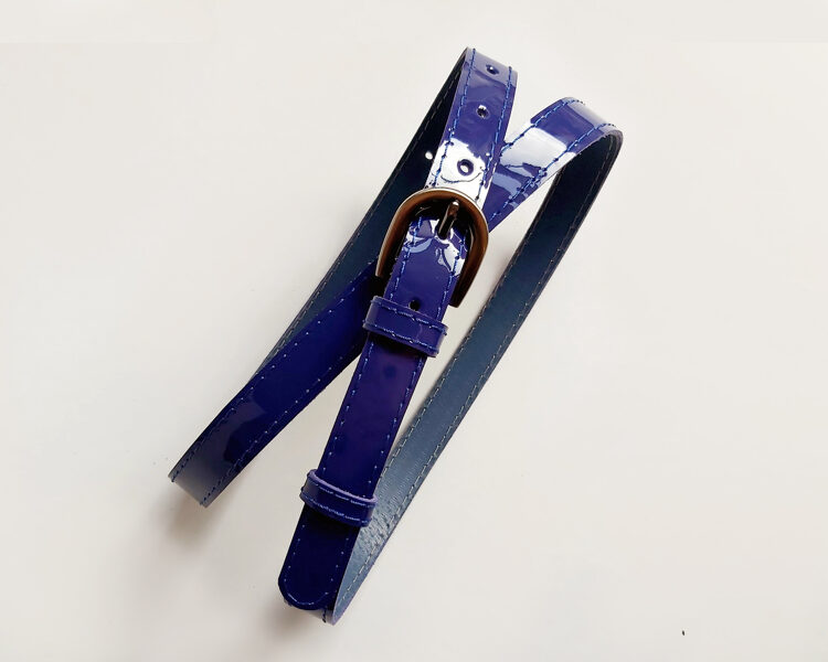 Violeti zila lakādas josta, 2 cm plata