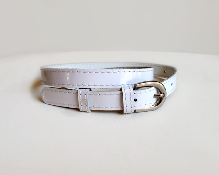 Balta lakādas josta, 2 cm plata