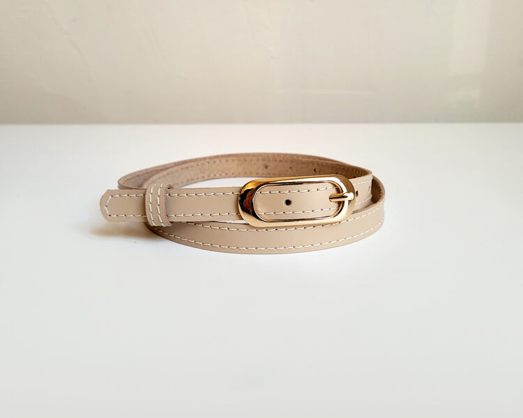 Bēša ādas josta ar ovālu sprādzi. Platums 1,5cm